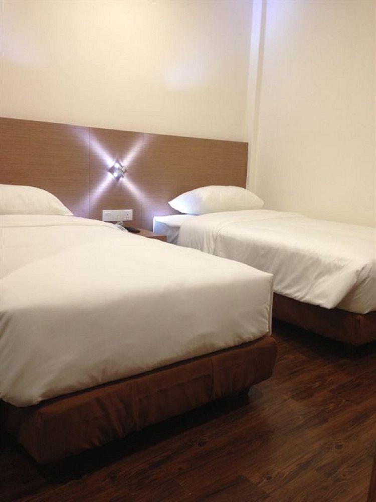 Nagoya Inn Hotel Kuah Exterior photo