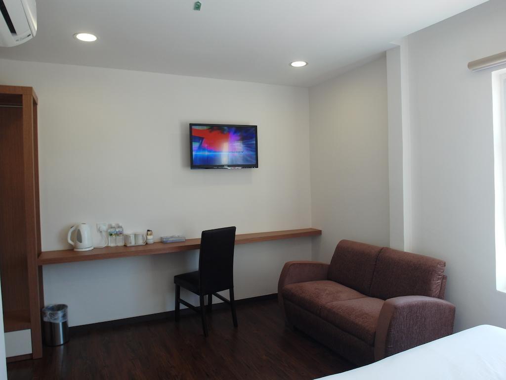 Nagoya Inn Hotel Kuah Room photo