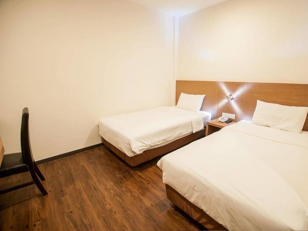 Nagoya Inn Hotel Kuah Exterior photo